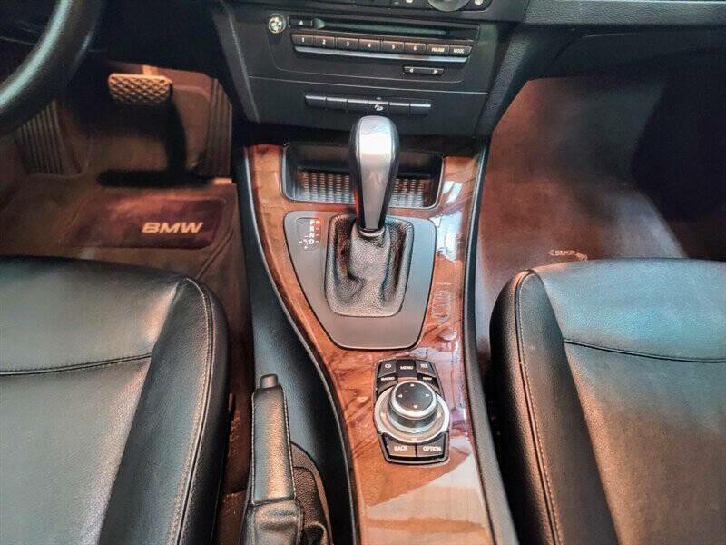 2011 BMW 3 Series Image 17