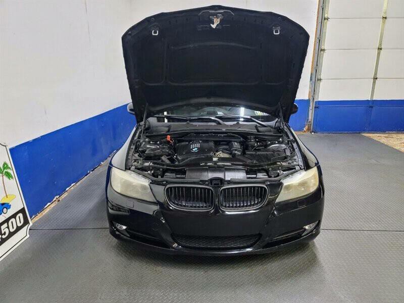 2011 BMW 3 Series Image 22