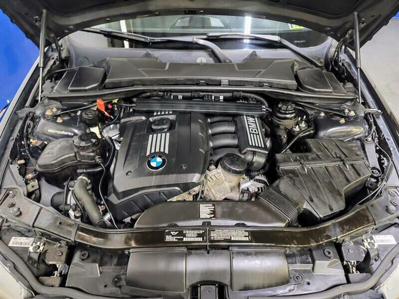 2011 BMW 3 Series Image 23