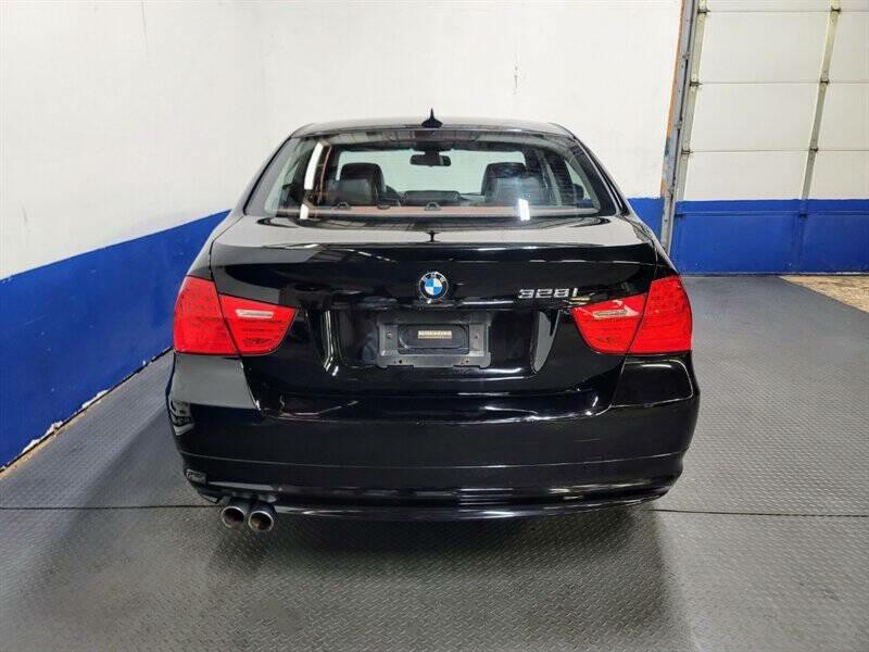 2011 BMW 3 Series Image 25