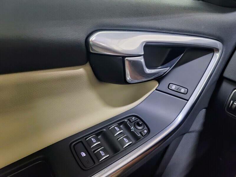 2017 Volvo S60 Image 5