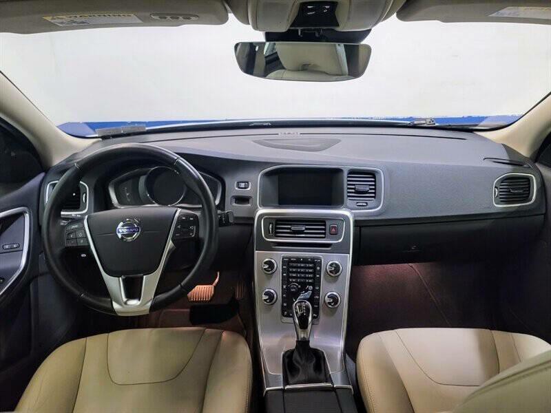 2017 Volvo S60 Image 8