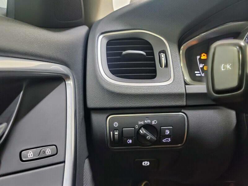2017 Volvo S60 Image 11