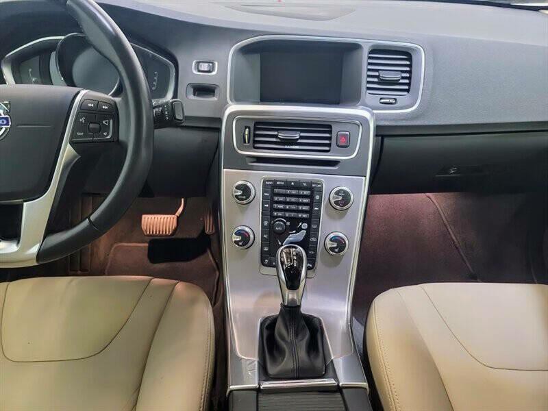 2017 Volvo S60 Image 12