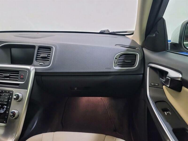2017 Volvo S60 Image 26