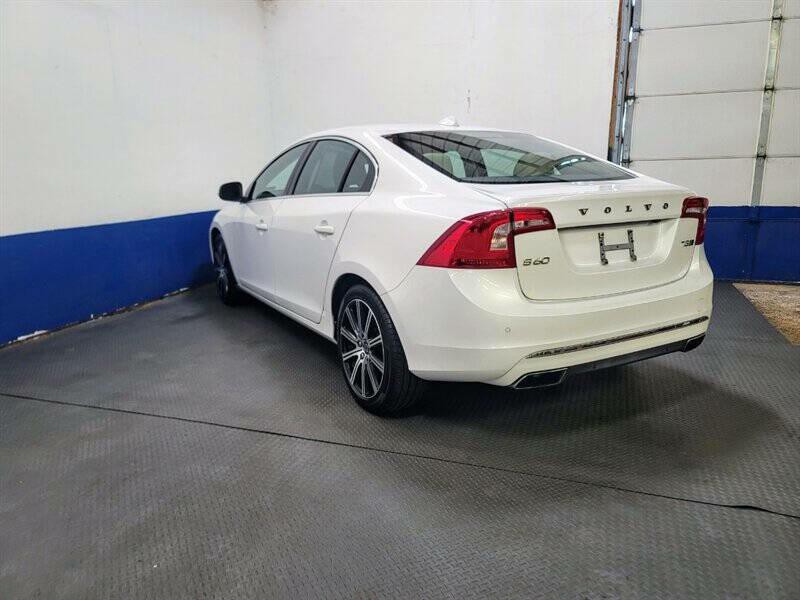 2017 Volvo S60 Image 32