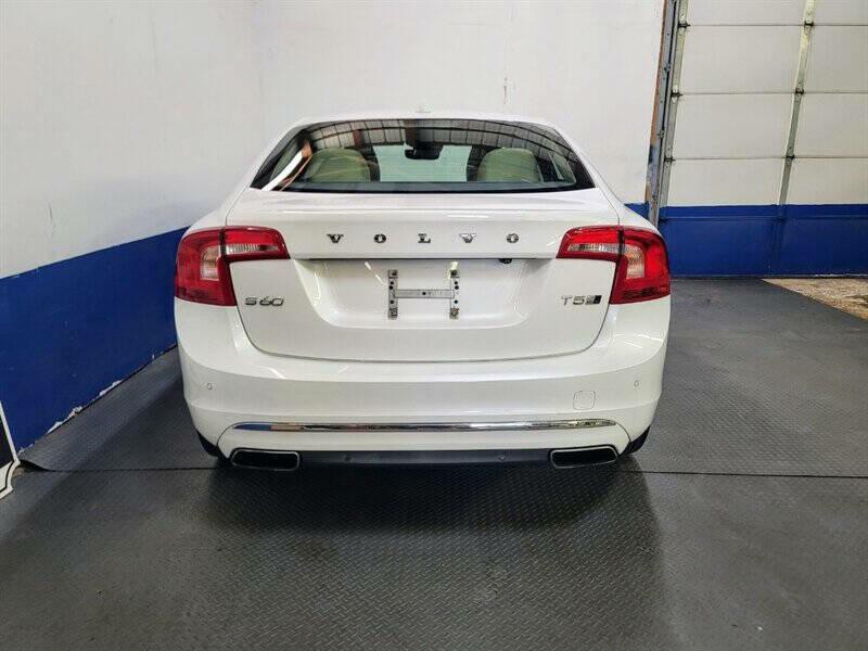 2017 Volvo S60 Image 33