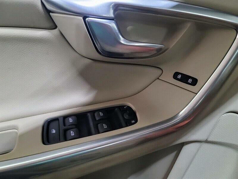 2015 Volvo S60 Image 5