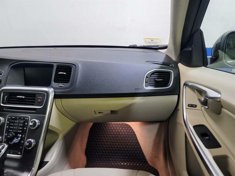2015 Volvo S60 Image 24