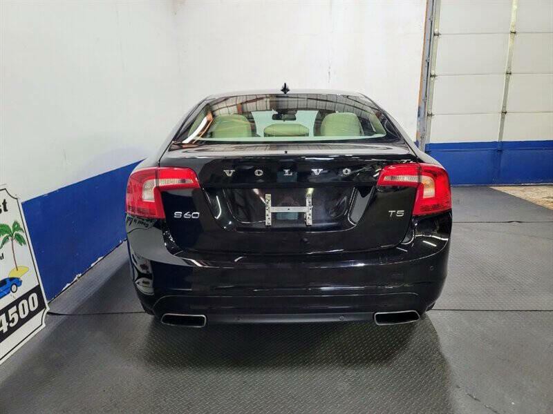 2015 Volvo S60 Image 30