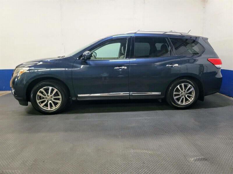 2015 Nissan Pathfinder Image 2