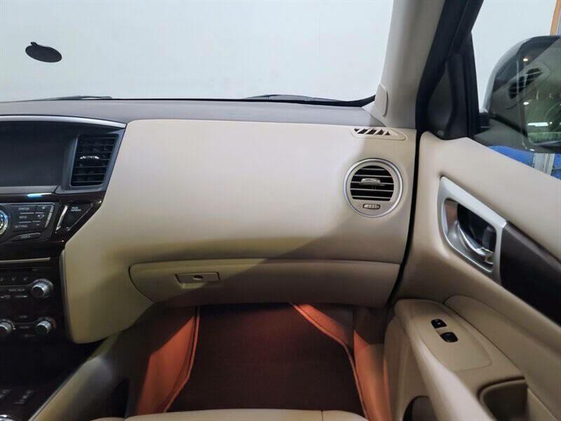 2015 Nissan Pathfinder Image 25