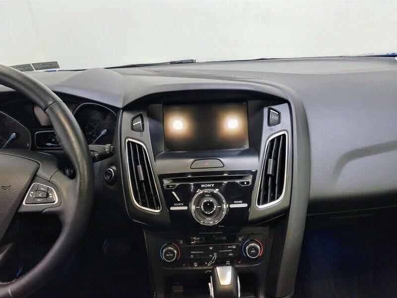 2017 Ford Focus Image 16