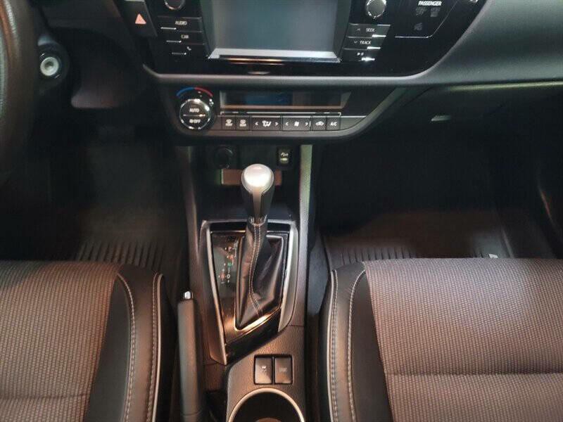 2016 Toyota Corolla Image 17