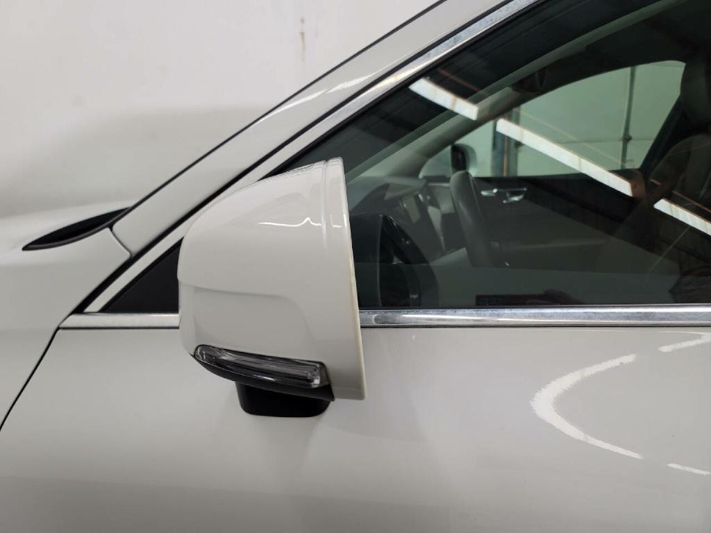 2018 Volvo XC60 Image 3