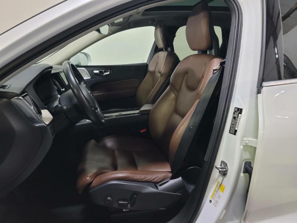 2018 Volvo XC60 Image 6