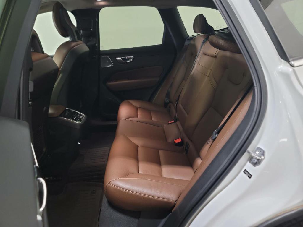 2018 Volvo XC60 Image 7