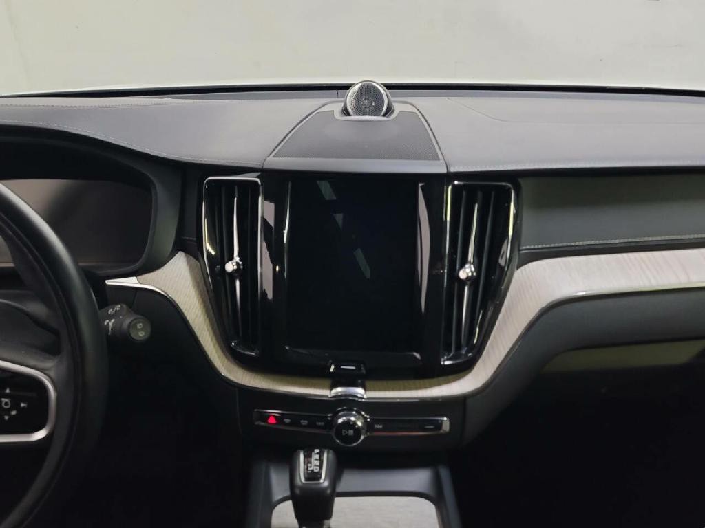 2018 Volvo XC60 Image 12