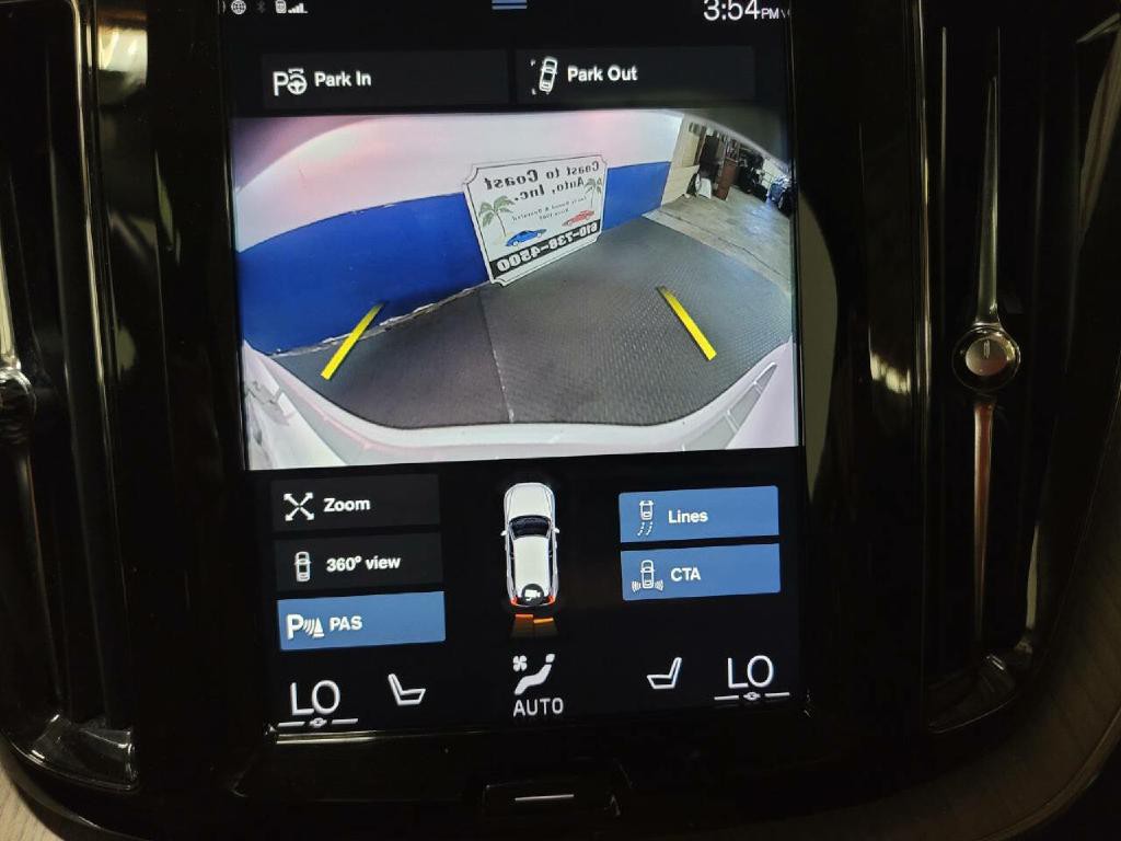 2018 Volvo XC60 Image 14