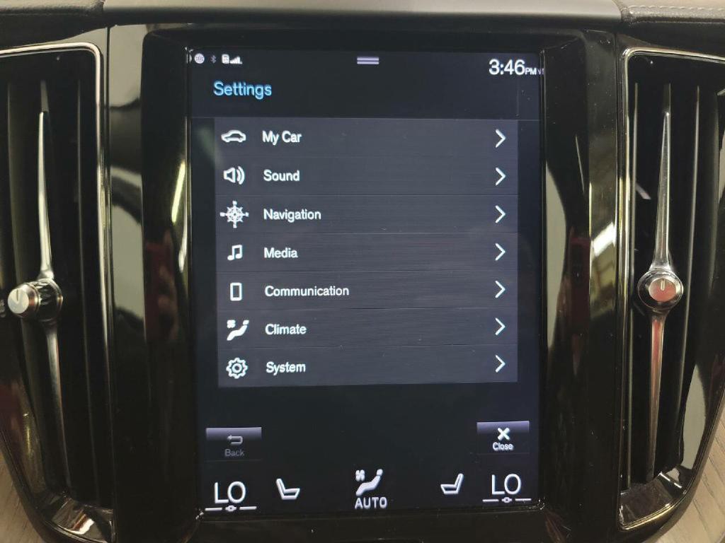 2018 Volvo XC60 Image 19