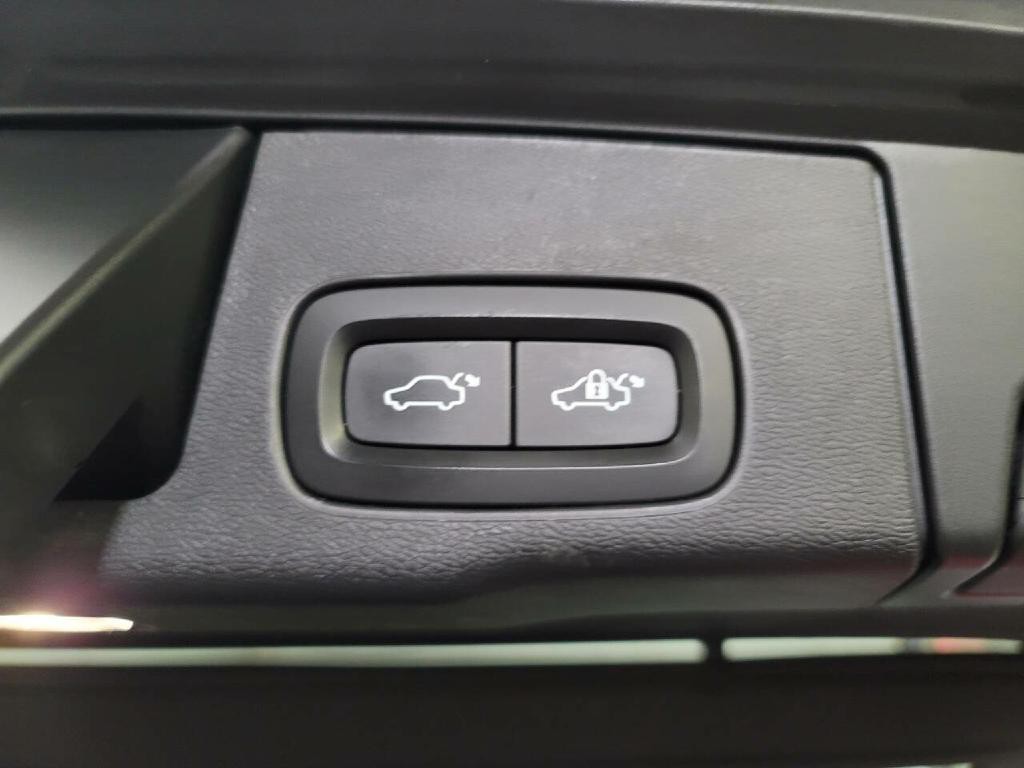 2018 Volvo XC60 Image 40