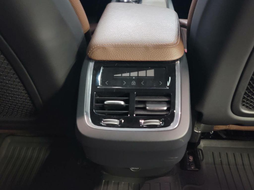 2018 Volvo XC60 Image 44