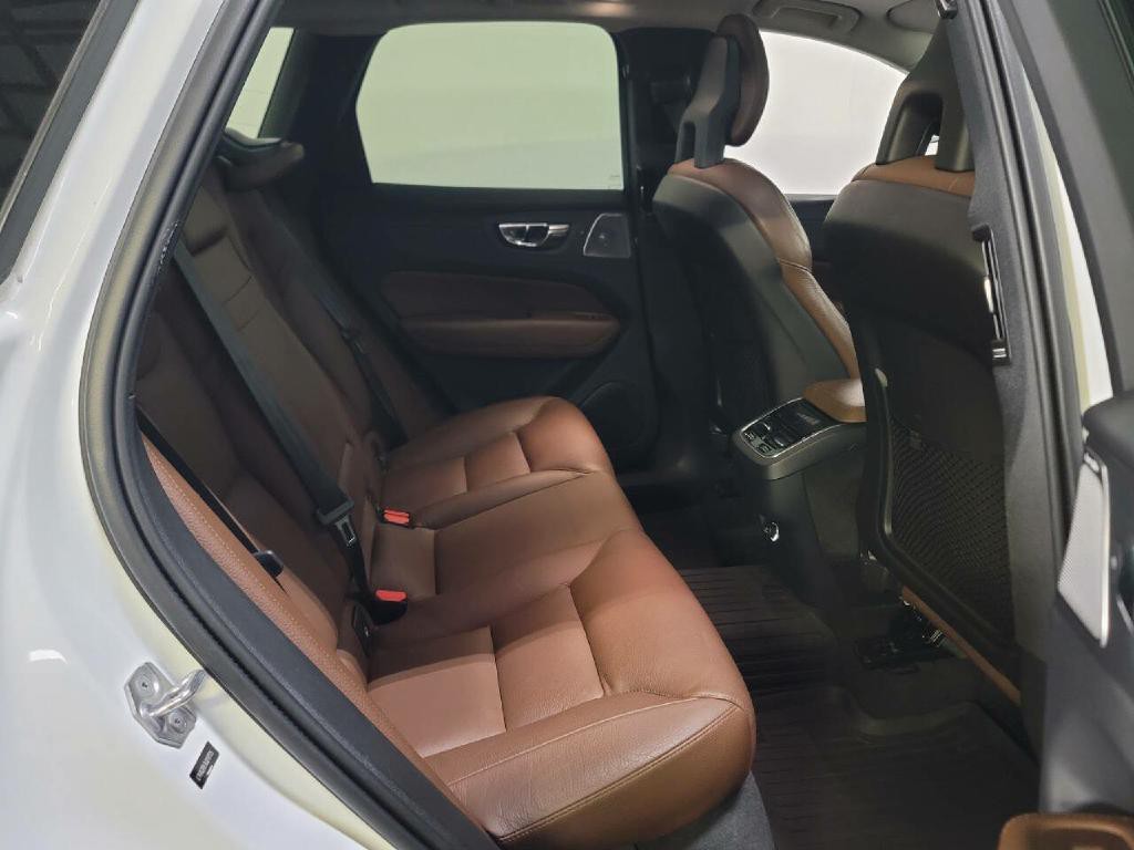 2018 Volvo XC60 Image 45