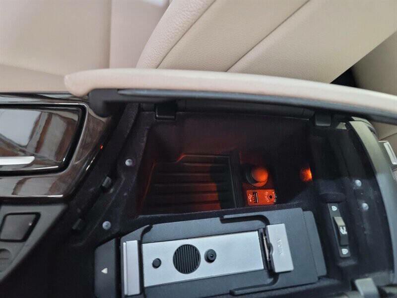 2012 BMW 5 Series Image 24