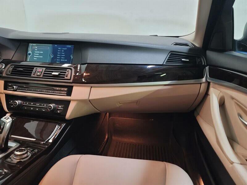 2012 BMW 5 Series Image 25