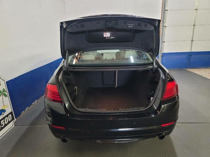 2012 BMW 5 Series Image 32