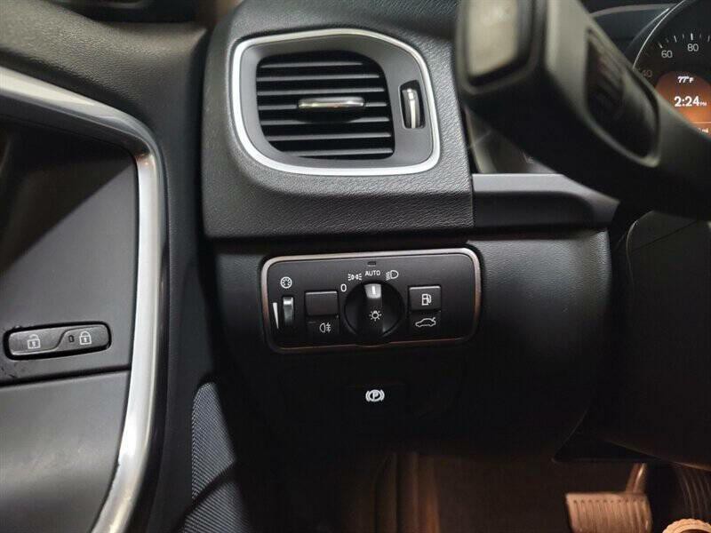 2017 Volvo S60 Image 9