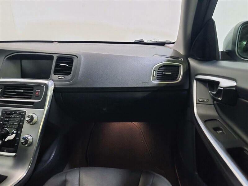 2017 Volvo S60 Image 22