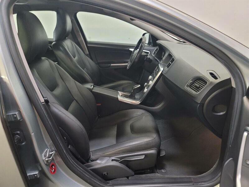 2017 Volvo S60 Image 37