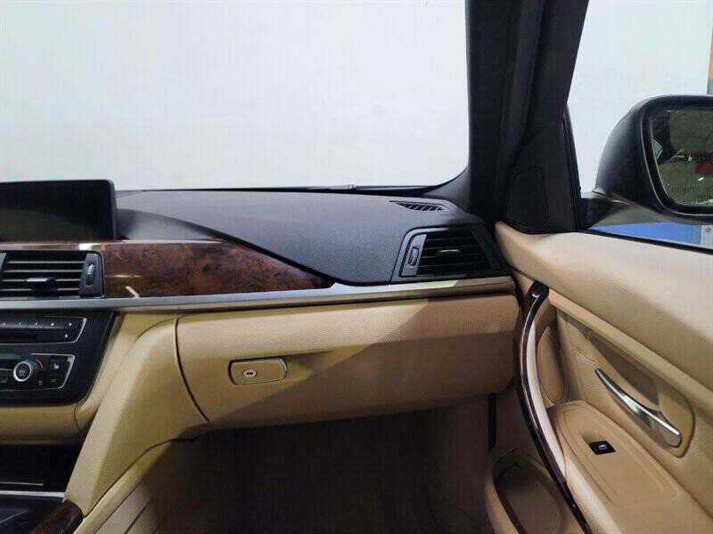 2015 BMW 3 Series Image 29