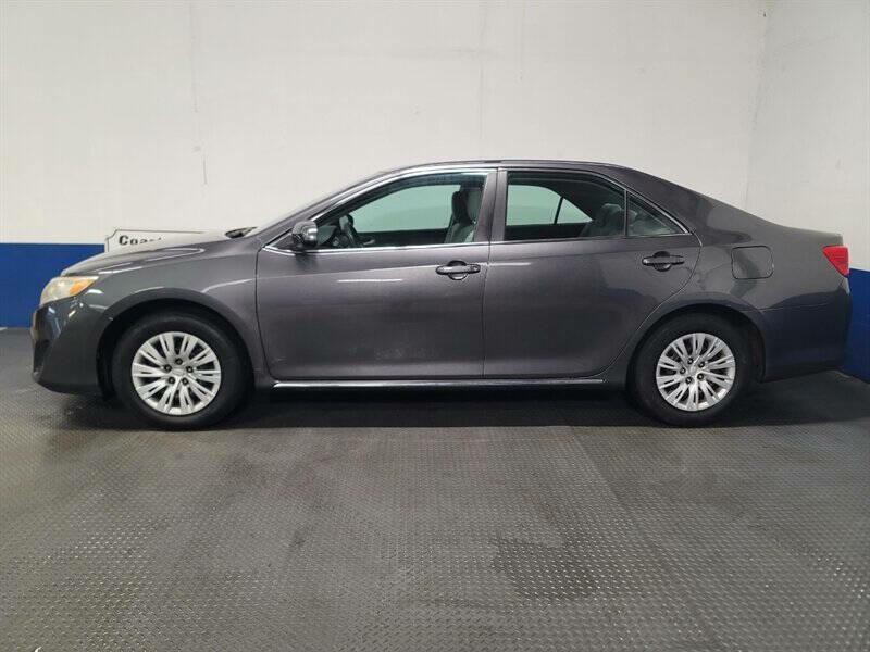 2012 Toyota Camry Image 2