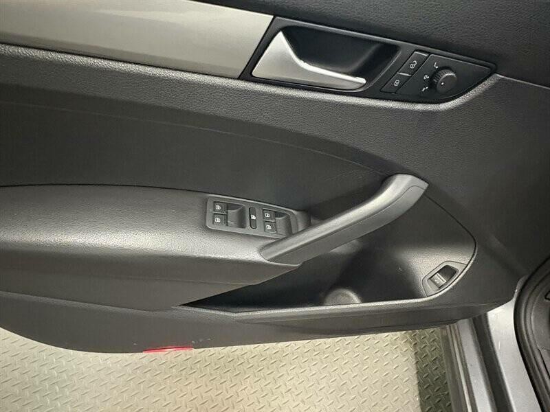 2014 Volkswagen Passat Image 4