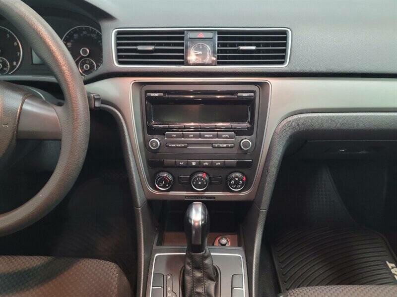 2014 Volkswagen Passat Image 9