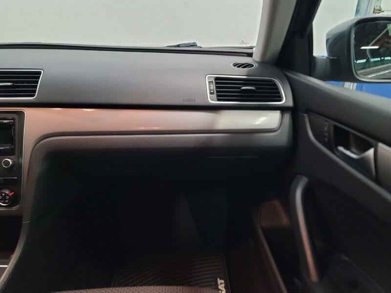 2014 Volkswagen Passat Image 10