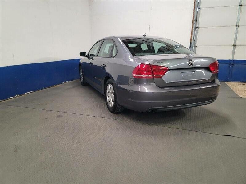 2014 Volkswagen Passat Image 16