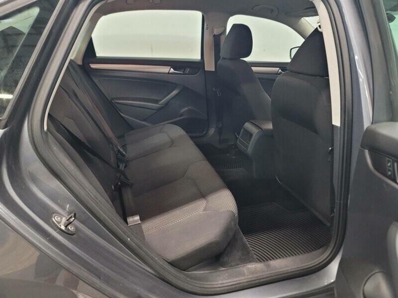 2014 Volkswagen Passat Image 23