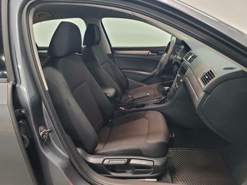2014 Volkswagen Passat Image 24