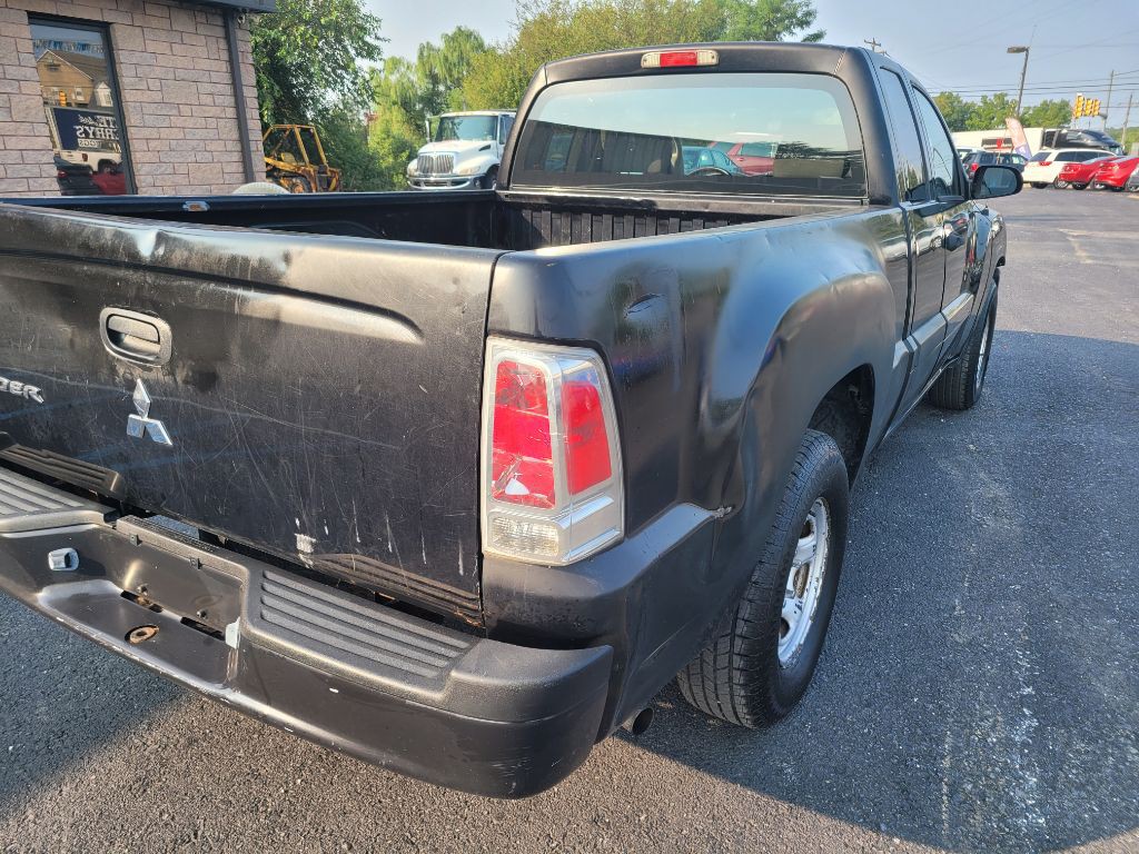 2008 Mitsubishi Raider Image 3