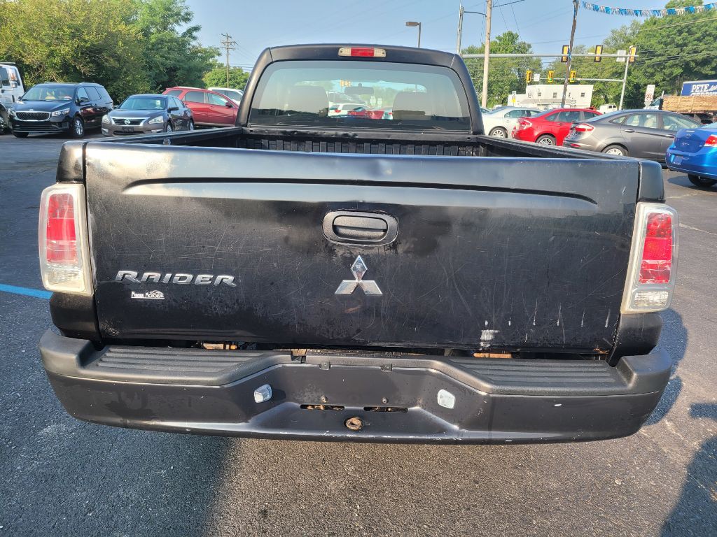 2008 Mitsubishi Raider Image 4