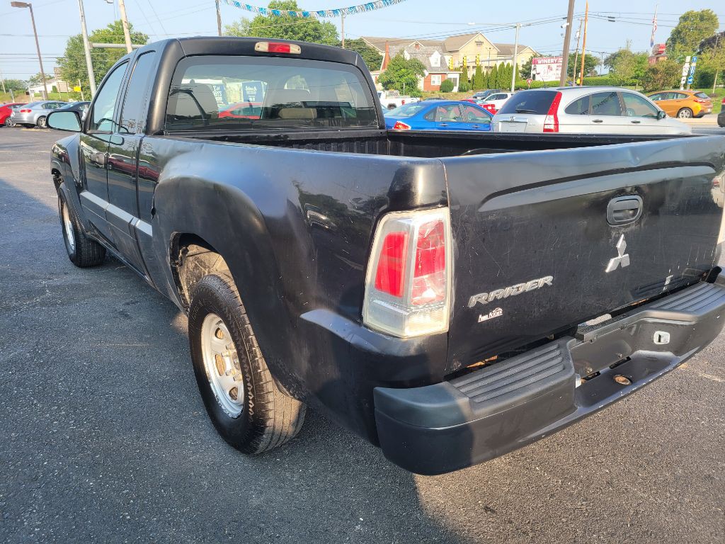 2008 Mitsubishi Raider Image 5
