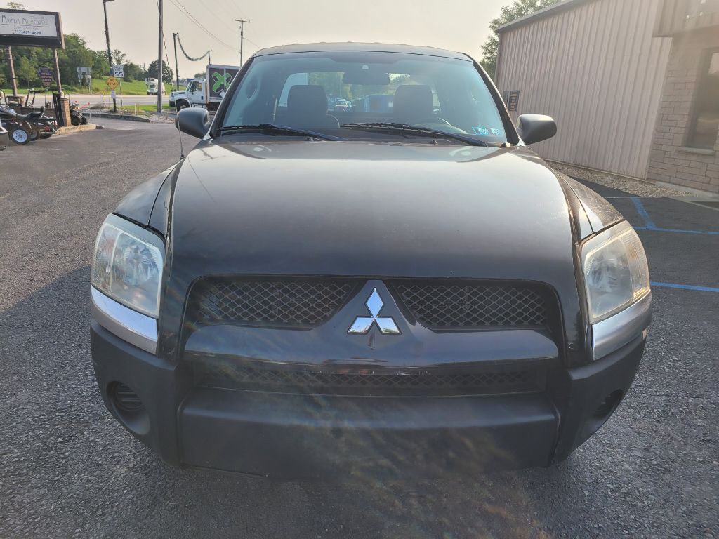 2008 Mitsubishi Raider Image 8