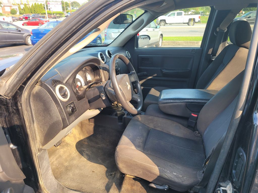 2008 Mitsubishi Raider Image 9