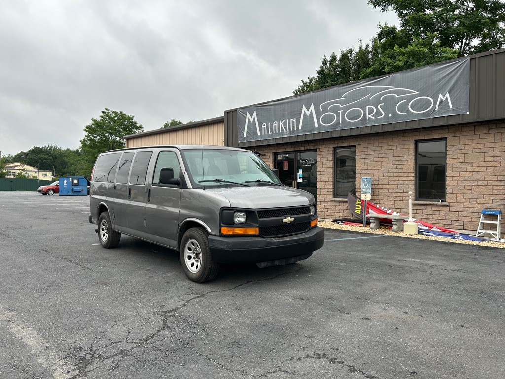 2009 Chevrolet Express Image 1