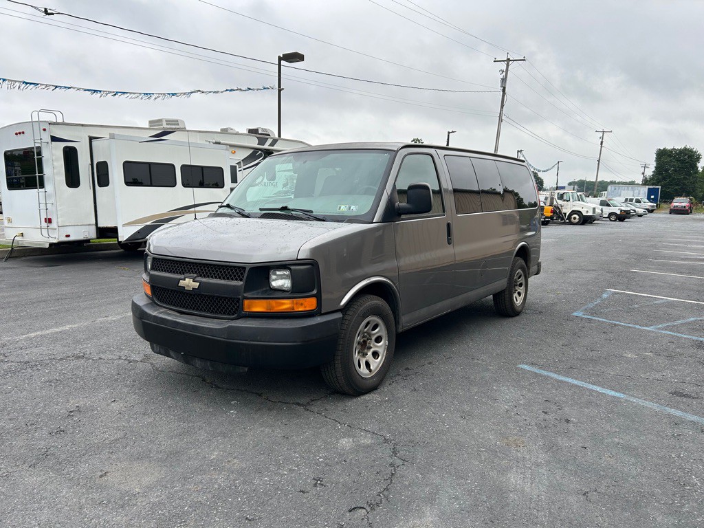 2009 Chevrolet Express Image 3