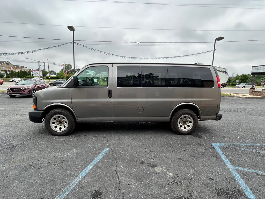2009 Chevrolet Express Image 4