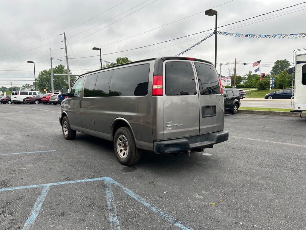 2009 Chevrolet Express Image 5